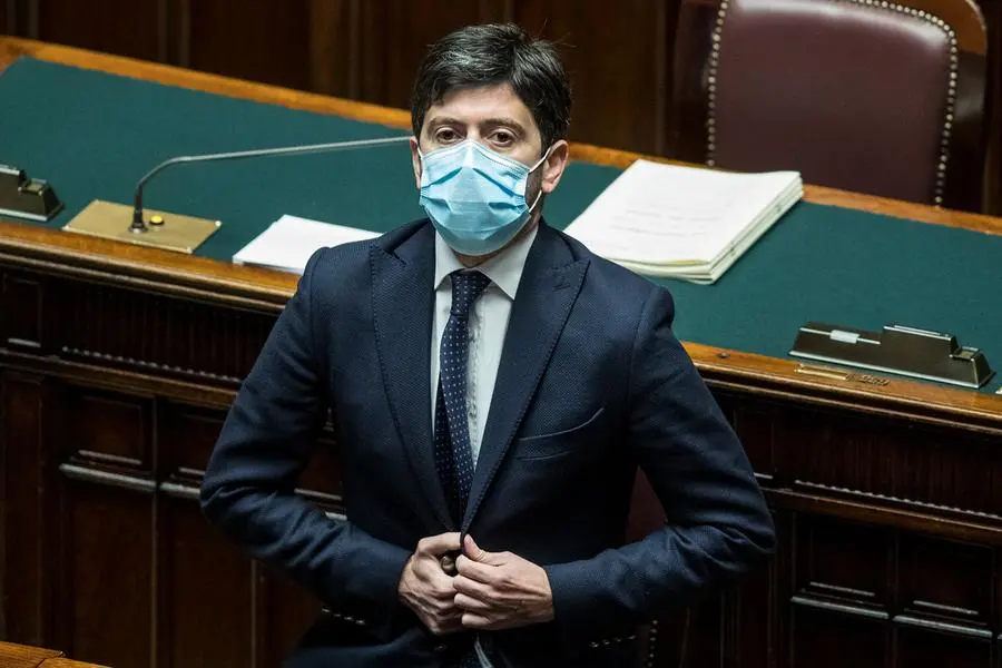 Il ministro Roberto Speranza nel corso dell'informativa alla Camera per il Dpcm del 26 ottobre (Foto Roberto Monaldo / LaPresse)