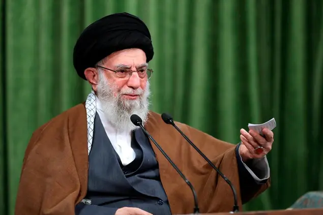 A novembre, 153 vincitori del premio Nobel avevano firmato una lettera alla Guida suprema iraniana, l’ayatollah Ali Khamenei, per chiedere la liberazione di Djalali\\u00A0(Office of the Iranian Supreme Leader via AP)