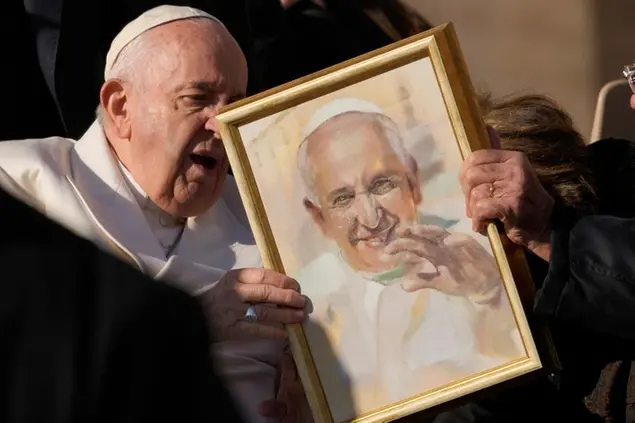 Pope Francis receives from a a faithful a painting portraying him at the end his weekly general audience in St. Peter's Square at The Vatican, Wednesday, Nov. 30, 2022. (AP Photo/Andrew Medichini) Associated Press/LaPresse Only Italy and Spain