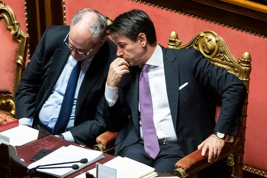 11/12/2019 Roma,Senato, Comunicazione del Presidente del Consiglio in vista del Consiglio europeo nella foto Giuseppe Conte il ministro delle Finanze Roberto Gualtieri
