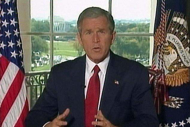 (George W. Bush parla alla nazione il 7 ottobre 2001. Foto AP)