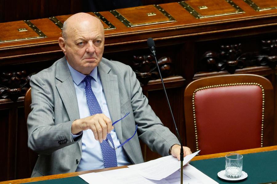 Propaganda Ceuta. Così viene oscurata la benzina a 2 euro