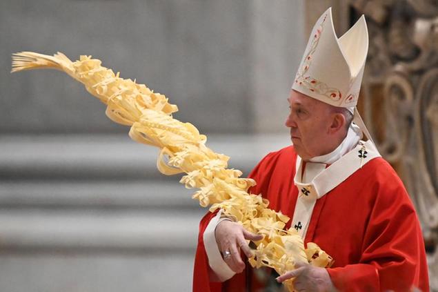 Papa Francesco nel corso della domenica delle palme a San Pietro (AP Photo/pool/Alberto Pizzoli)