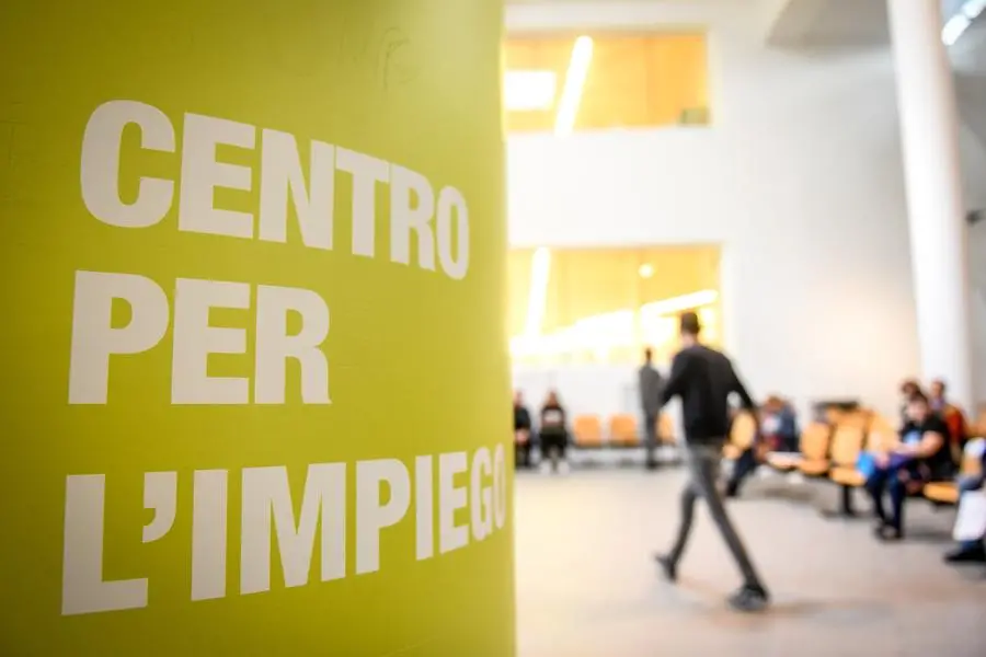 Foto LaPresse - Claudio Furlan 10/10/2018 Milano ( Mi ) Cronaca Centro per l'impiego di Via Strozzi