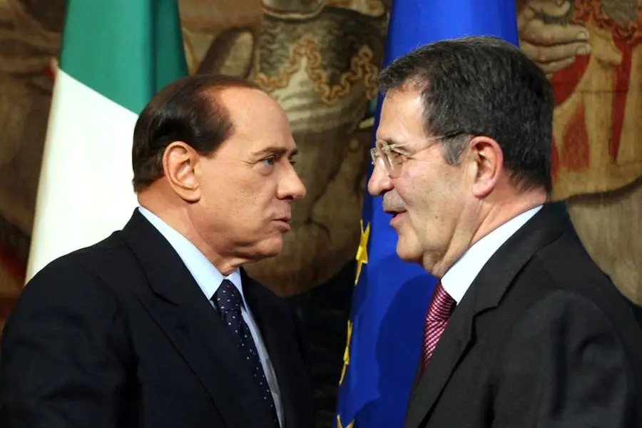 © Roberto Monaldo / LaPresse 08-05-2008 Roma Politica Palazzo Chigi - Insediamento del nuovo Governo Nella foto Silvio Berlusconi e Romano Prodi