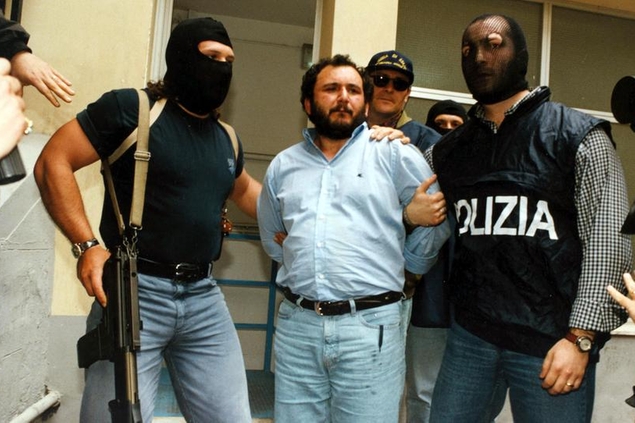 \\u00A9 Archivio LaPresse 22-05-1996 Palermo, Italia Interni Nella foto: l'arresto di GIOVANNI BRUSCA.