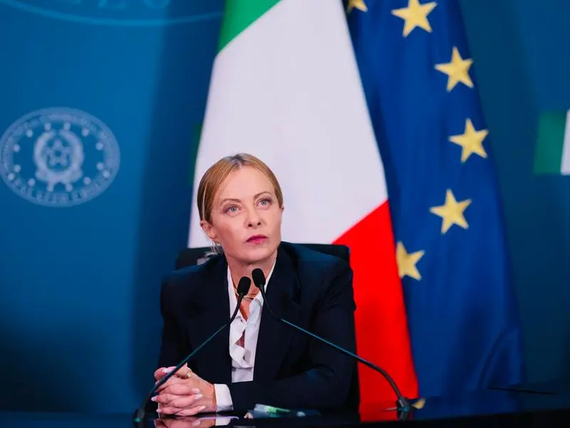 Benzina, carovita e precariato: il paese reale spaventa Meloni