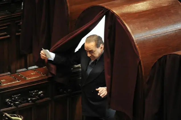 18/04/2013 Roma, il Parlamento riunito in seduta comune vota per l'elezione del Presidente della Repubblica. Nella foto Silvio Berlusconi esce dal catafalco