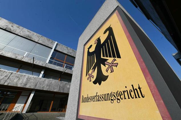 16 April 2019, Baden-Wuerttemberg, Karlsruhe: A sign with a federal eagle and the words \\\"Bundesverfassungsgericht\\\" (Federal Constitutional Court), taken before the court in Karlsruhe. The Second Senate of the court is negotiating the euthanasia ban. Euthanasia as a service has been a punishable offence for a good three years now. The court is hearing a number of lawsuits against the ban. With Section 217 of the Criminal Code, the legislator wanted to prevent suicide assistance associations such as Sterbehilfe Deutschland or Dignitas from Switzerland from expanding their services for paying members. Apart from such associations, palliative physicians and other doctors also complain in Karlsruhe. Photo by: Uli Deck/picture-alliance/dpa/AP Images