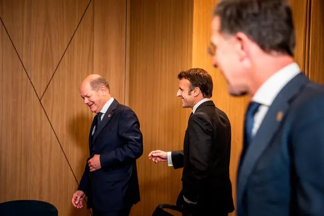 (Scholz, Macron e Rutte insieme durante un summit a dicembre 2022. Foto AP)