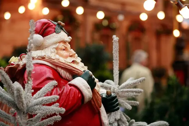 LONDON - DECEMBER 05: A Santa Claus statue greets shoppers as people begin their Christmas shopping in Manchester on December 5, 2006 in Manchester, England. The Christmas holiday spending season has got off to a slow start according to retailers. A recent survey from research group Footfall suggests that the number of shoppers visiting department stores is down 9 per cent on the same time in 2005. (Photo by Christopher Furlong/Getty Images)