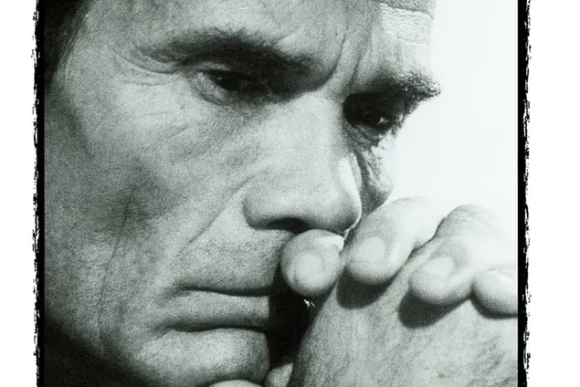 Pier Paolo Pasolini il 6 settembre 1975, cinquanta giorni prima di morire, alla Festa nazionale dell’Unità di Firenze (fotografie di Giovanni Giovannetti)