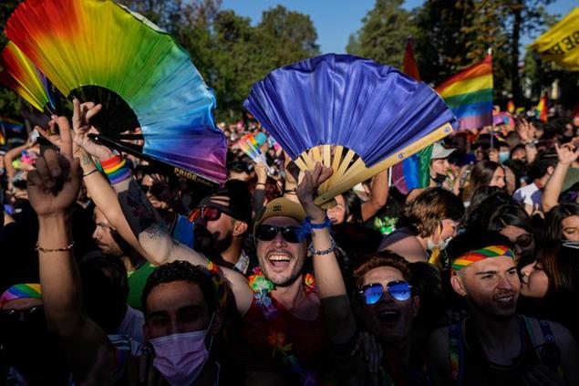 Cile, Gay Pride a Santiago (AP Photo/Esteban Felix)