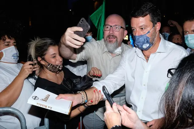 Matteo Salvini a Firenze durante la campagna elettorale (Foto Mauro Scrobogna, LaPresse)