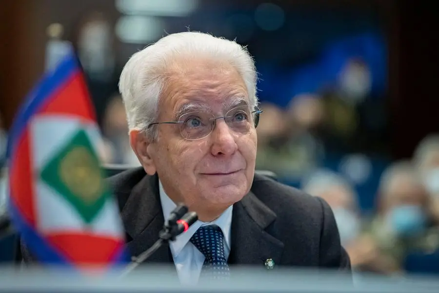 22/12/2021 Roma, il presidente Sergio Mattarella al Comando Operativo di vertice Interforze in occasione del collegamento in videoconferenza per rivolgere gli auguri ai contingenti militari italiani impegnati nei teatri di operazioni internazionali