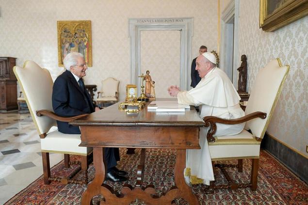 16/12/2021 Citta' del Vaticano, papa Francesco riceve in udienza privata il presidente della Repubblica Sergio Mattarella