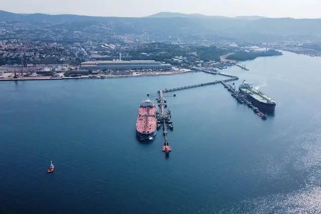 L'inizio dell'oleodotto nel porto di Trieste foto Gianlluca Liva