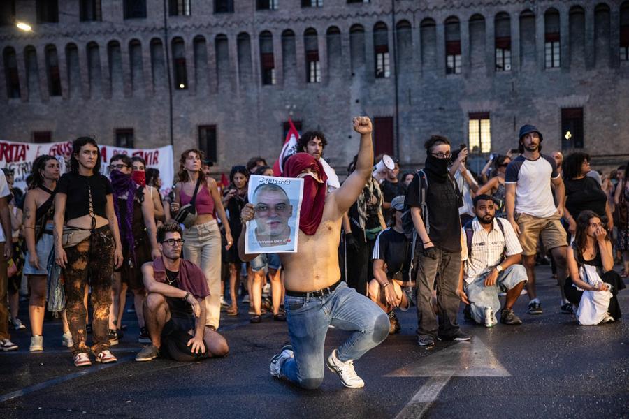 In piazza per Fakir: quella marea di persone che non si vuole vedere
