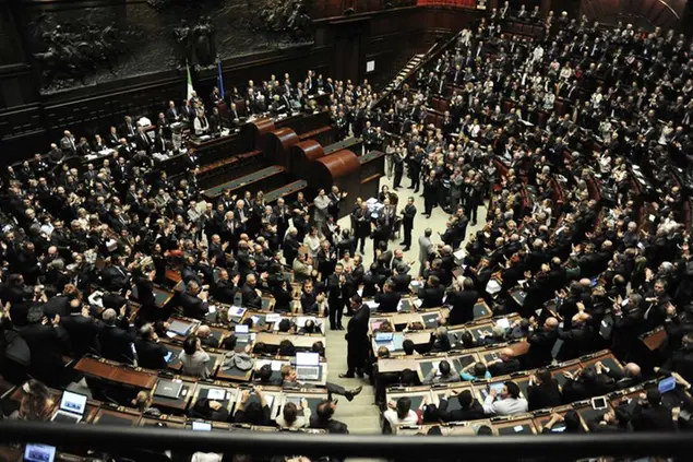 20/04/2013 Roma, il Parlamento riunito in seduta comune vota per l'elezione del Presidente della Repubblica. Nella foto i grandi elettori applaudono alla rielezione di Napolitano
