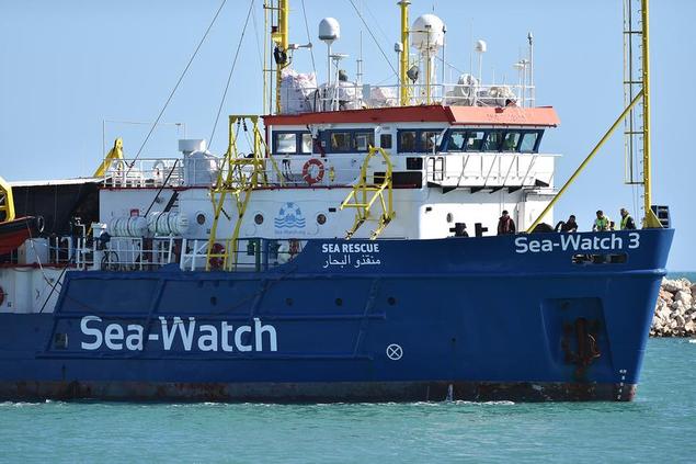 La Sea Wacth 3 port\\u00F2 in salvo 58 migranti (Foto LaPresse - Carmelo Imbesi)