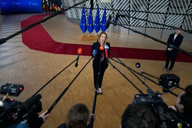 European Parliament President Roberta Metsola speaks with the media as he arrives for an EU summit in Brussels, Thursday, Dec. 15, 2022. EU leaders meet for a one day summit on Thursday to discuss Ukraine and further measures to contain energy prices hikes in the European Union. (AP Photo/Olivier Matthys) Associated Press/LaPresse EDITORIAL USE ONLY/ONLY ITALY AND SPAIN