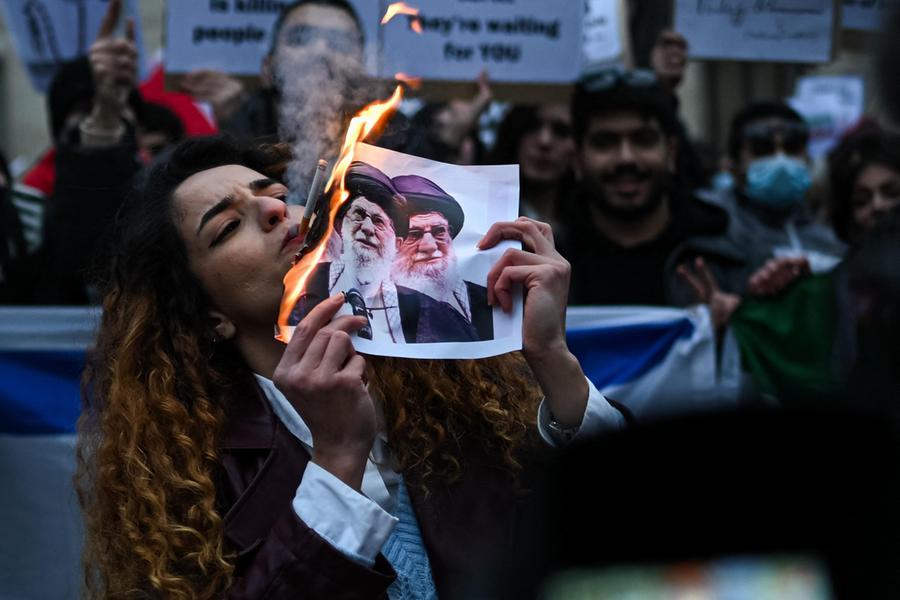 Iran, Khamenei torna a parlare in pubblico e accusa Trump di aver formentato le proteste