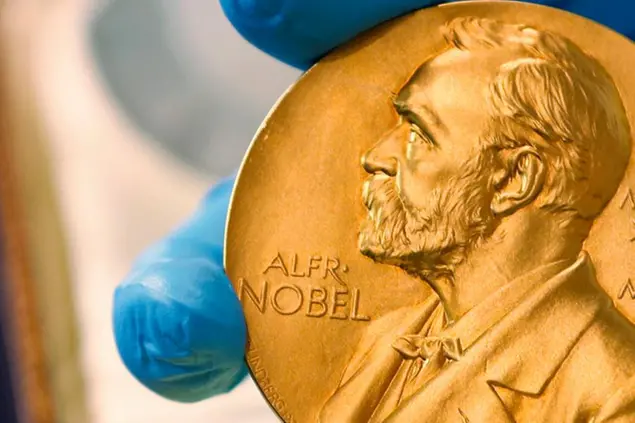 (La medaglia del Nobel. Foto LaPresse)