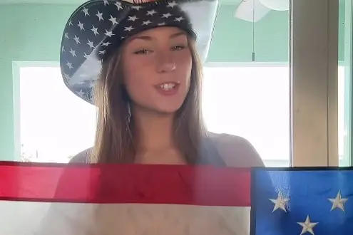 Screenshot Instagram @theanyalacey