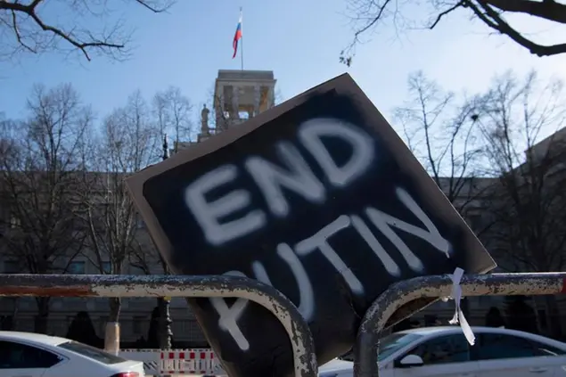 08 March 2022, Berlin: \\\"End Putin\\\" is written on a sign in front of the Russian embassy on the street Unter den Linden. In front of the legation again some people had gathered to protest against the war in Ukraine. Photo by: Paul Zinken/picture-alliance/dpa/AP Images