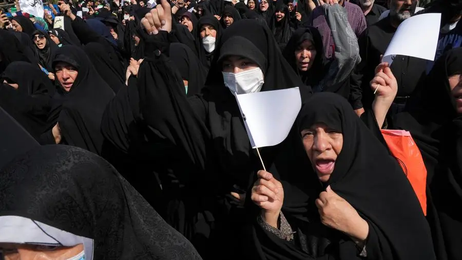 Le donne iraniane che protestano per la morte di Mahsa Amini non hanno ...