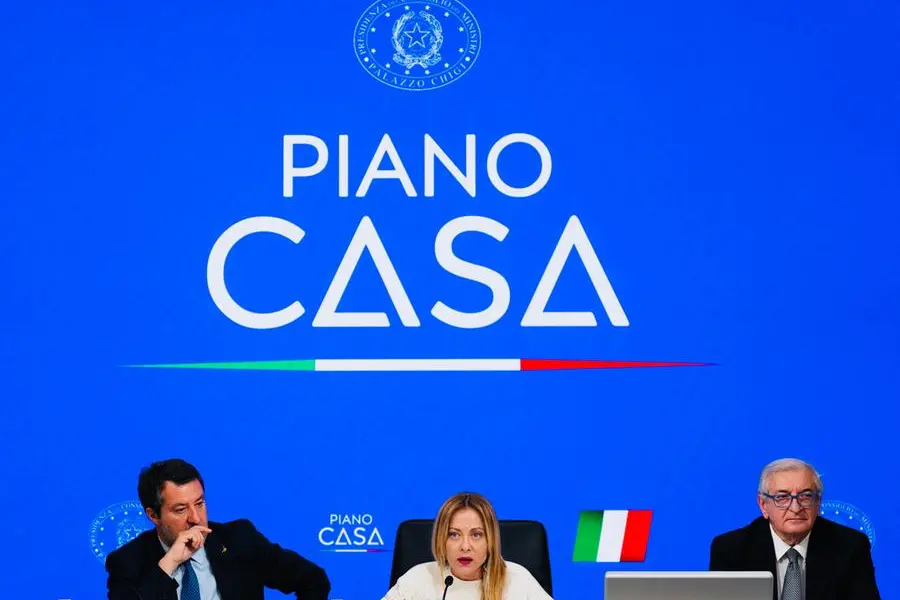 Matteo Salvini, Giorgia Meloni e Tommaso Foti in conferenza stampa