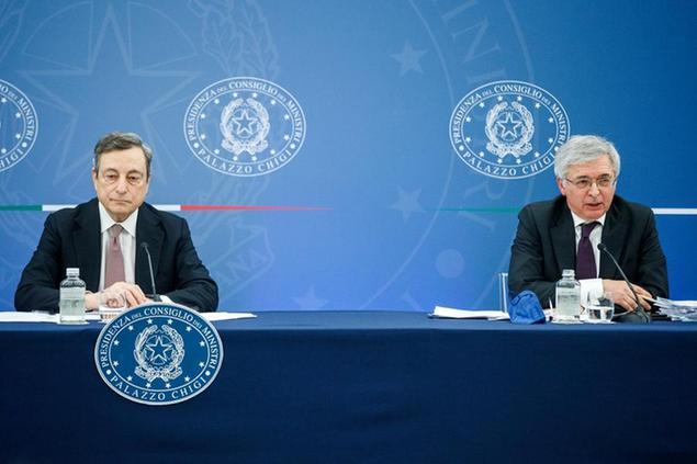 Il presidente del Consiglio Mario Draghi e il ministro dell'Economia Daniele Franco\\u00A0(LaPresse)