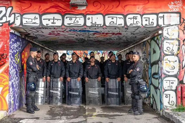 La polizia esegue, con l'ufficiale giudiziario, l'ordine di sfratto emesso nei confronti dello storico centro sociale Leoncavallo a Milano, 21 Agosto 2025