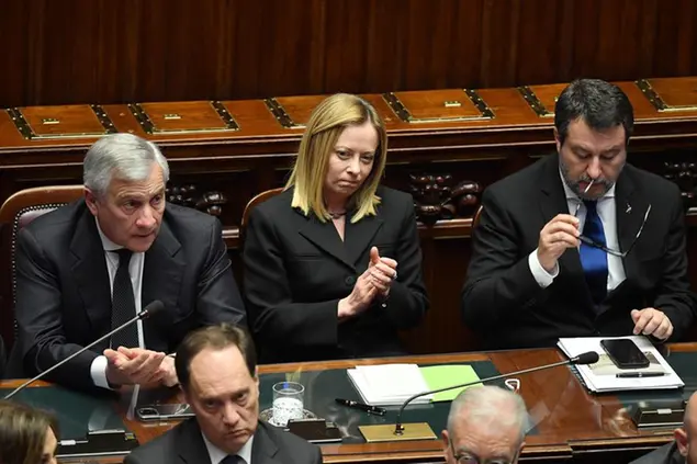 Il ministro degli Esteri Antonio Tajani, la presidente del Consiglio Giorgia Meloni e il ministro delle Infrastrutture e Trasporti, Matteo Salvini, durante la commemorazione di Papa Francesco a Camere riunite nell'Aula di Montecitorio, Roma, 23 aprile 2025