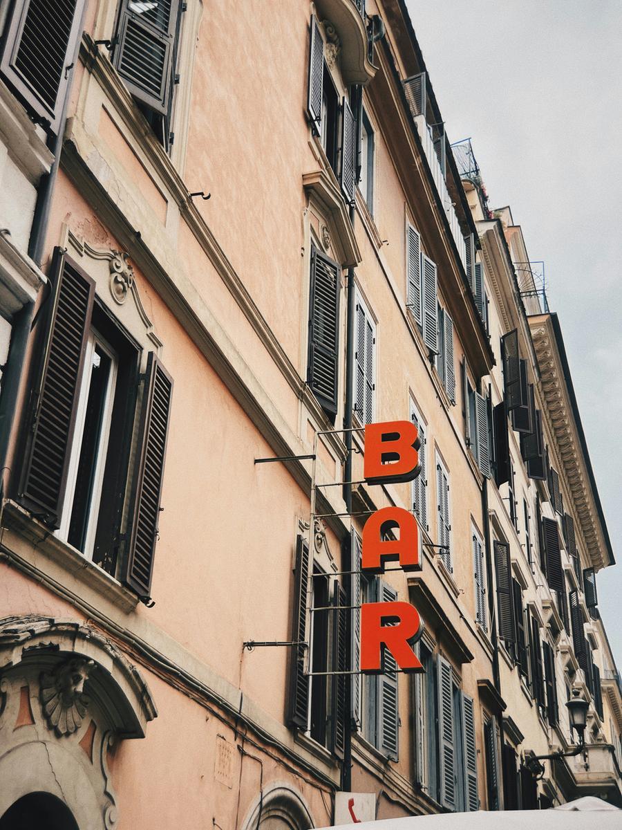 La classe operaia va al bar
