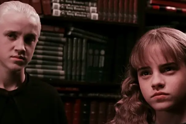 La nuova religione delle lettrici si chiama “Dramione”: storie d’amore immaginate tra la secchiona Hermione e il bullo Draco Malfoy, personaggi della saga di Harry Potter