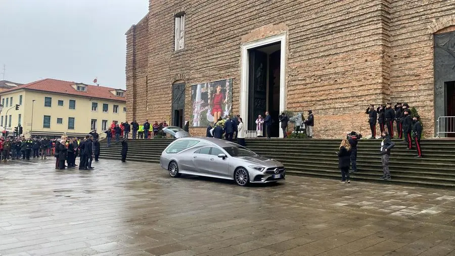 L'arrivo del feretro di Giulia Cecchettin