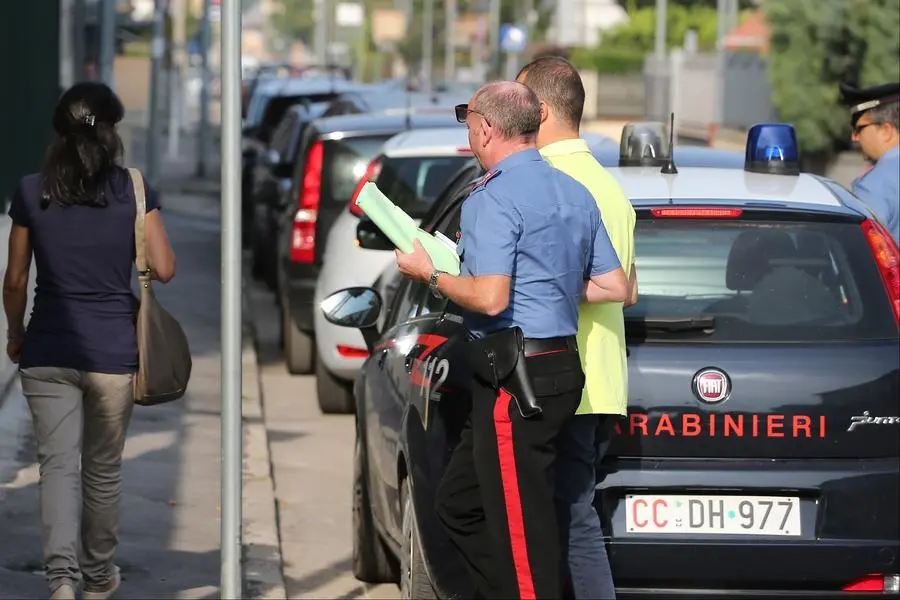 Foto LaPresse - Marco Cantile Maddaloni, 30/09/2016 Cronaca Uscita arresti operazione carabinieri Maddaloni. Arrestato il sindaco di San Felice a Cancello per appalti e mazzette ed altri esponenti politici e imprenditori a vario titolo. Nella foto: l'uscita degli arrestati dalla caserma dei carabinieri di Maddaloni