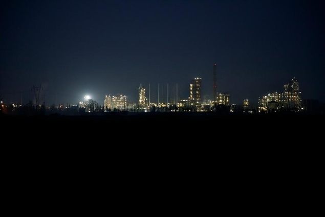 Veduta notturna dello stabilimento della Solvay di Spinetta Marengo in provincia di Alessandria. Foto: Gianluca Cecere