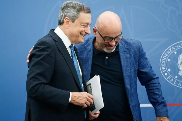 Mario Draghi e Roberto Cingolani (LaPresse)