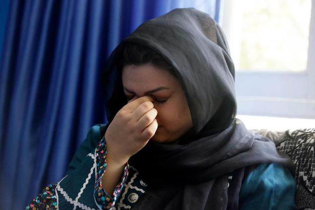 (Zarmina Kakar, attivista afghana per i diritti delle donne, durante la presa di Kabul da parte dei talebani. Foto AP)