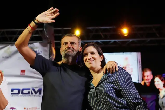 La segretaria del Pd Elly Schlein con Antonio Decaro alla festa nazionale dell'Unità di Bisceglie