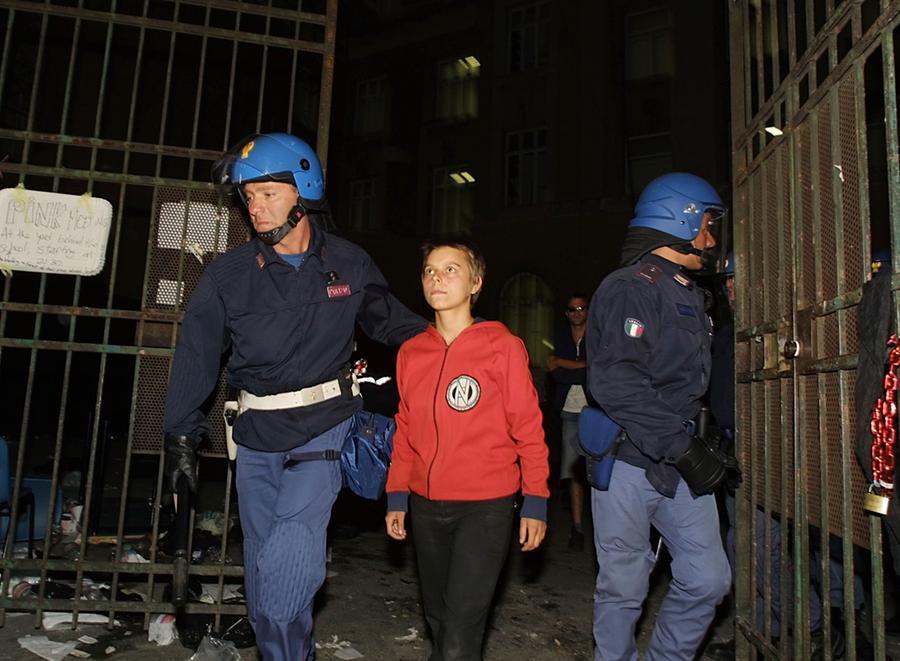 G8 di Genova, promossi due poliziotti condannati per i ...