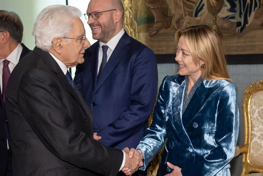 Il disegno ormai è chiaro: uno Stato con un governo che non ha più limiti