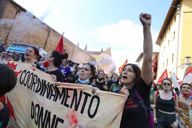 PRESSPHOTO Firenze, Santa Croce. Manifestazione per i lavoratori di GKN Giuseppe Cabras/New Press Photo Pressphoto/LaPresse