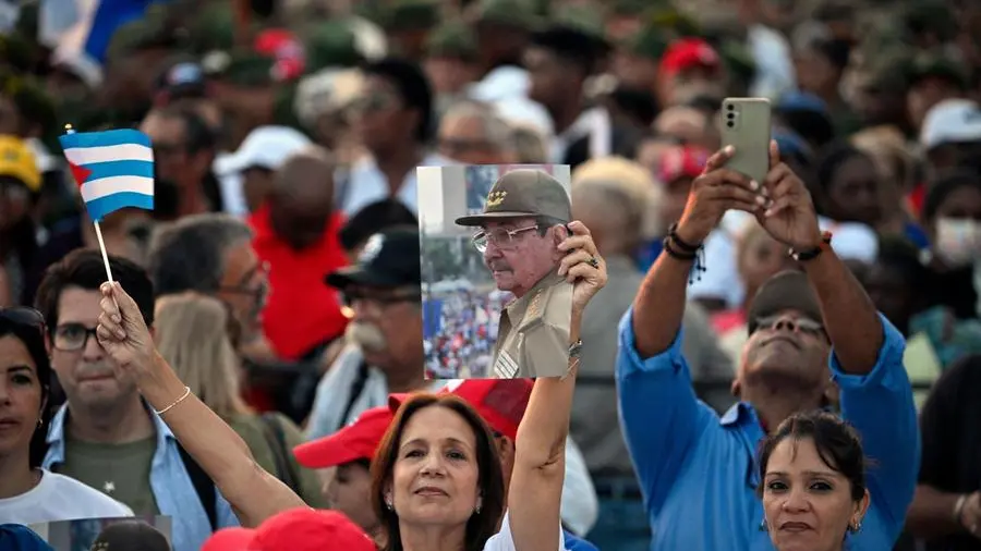 Dopo la Nimitz c’è Rubio. «Cuba è una minaccia». L’Avana in piazza per Raúl