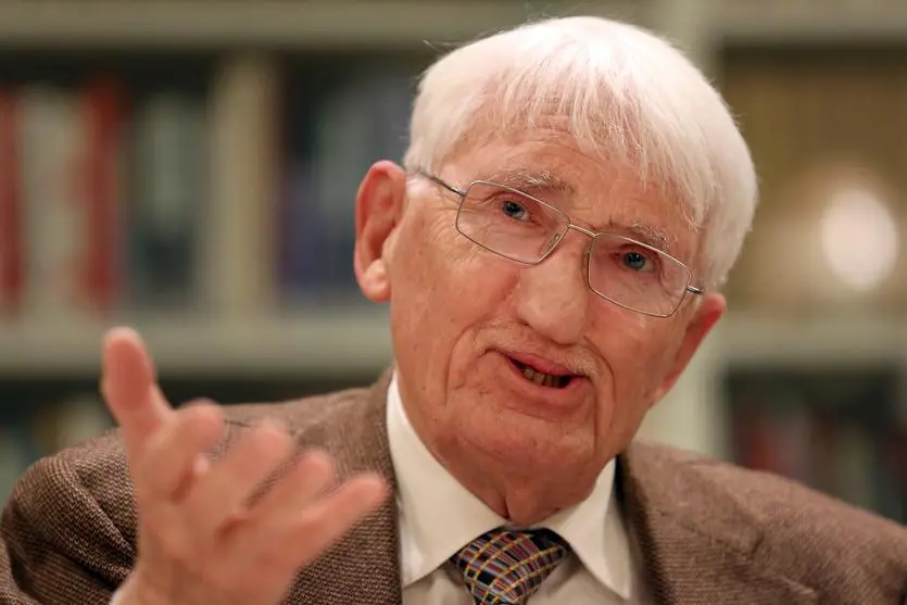 ARCHIV\\u00A0- Der Philosoph Jürgen Habermas gibt am 12.12.2012 eine Pressekonferenz im Heinrich-Heine-Institut in Düsseldorf (Nordrhein-Westfalen). Der deutsche Philosoph und Soziologe Jürgen Habermas und sein kanadischer Kollege Taylor erhalten gemeinsam den mit 1,5 Millionen Dollar dotierten John W. Kluge Preis. Photo by: Martin Gerten/picture-alliance/dpa/AP Images