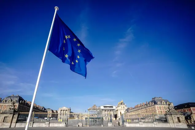 10 March 2022, France, Versailles: The flag of the European Union waves in the wind outside the chateau in Versailles. Here, the heads of state and government of the European Union EU are meeting for an informal two-day meeting. The topic is the current development after the Russian attack on Ukraine. Photo by: Kay Nietfeld/picture-alliance/dpa/AP Images