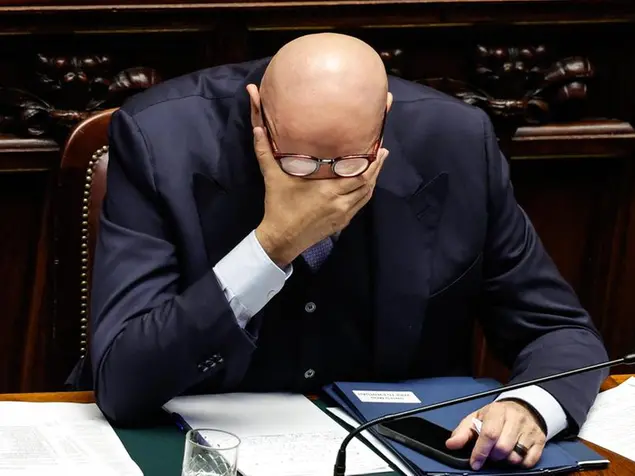 Servizi segreti, i fantasmi di Crosetto: «Indagate su Aise e Domani»