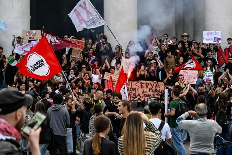 Studenti, operai e agricoltori: l’onda “licenzia” il governo